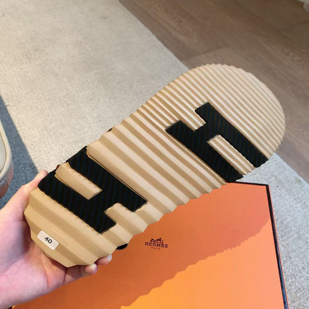 UA H**me5 Junior sandal