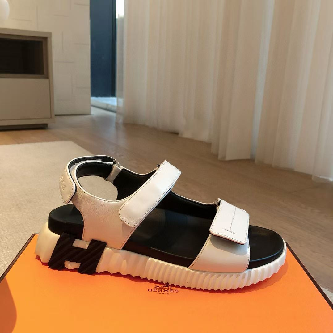 UA H**me5 Junior sandal