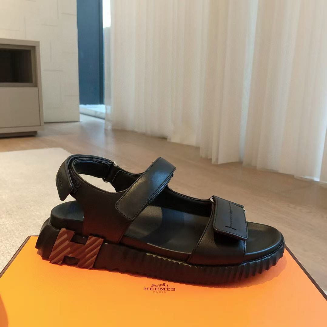 UA H**me5 Junior sandal