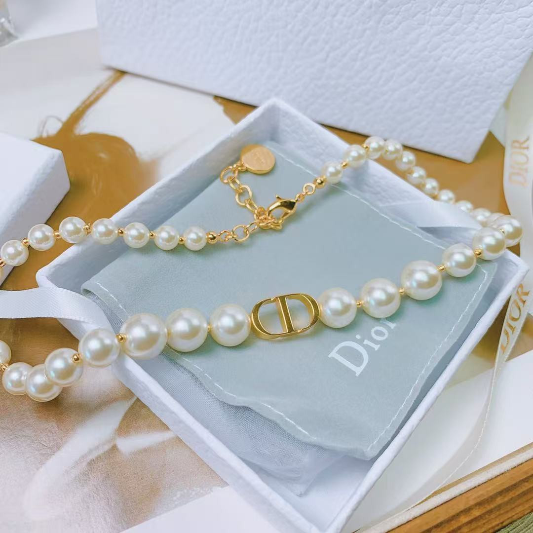 D10r necklace
