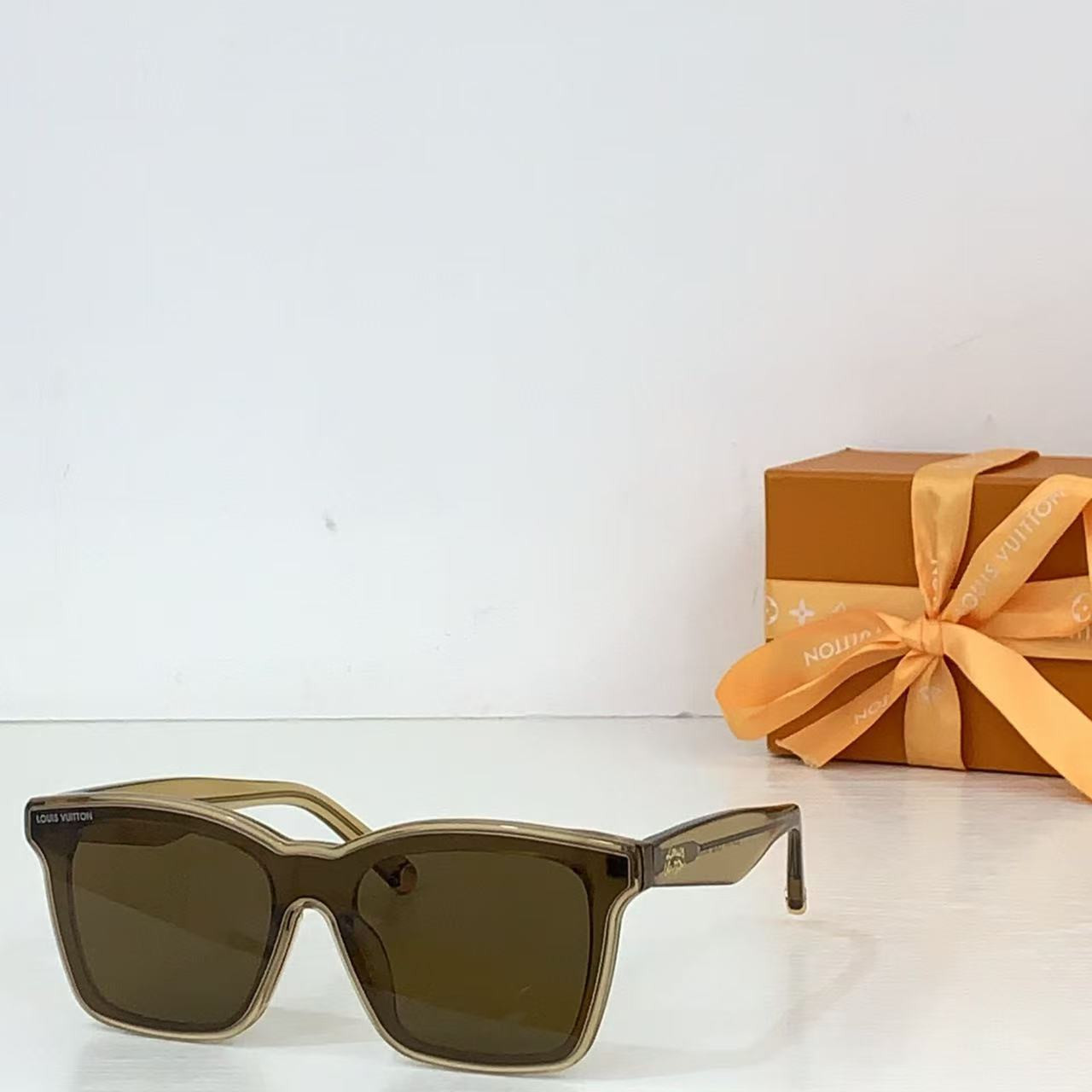 Louis Vuitton Script Square Sunglasses Z2970W