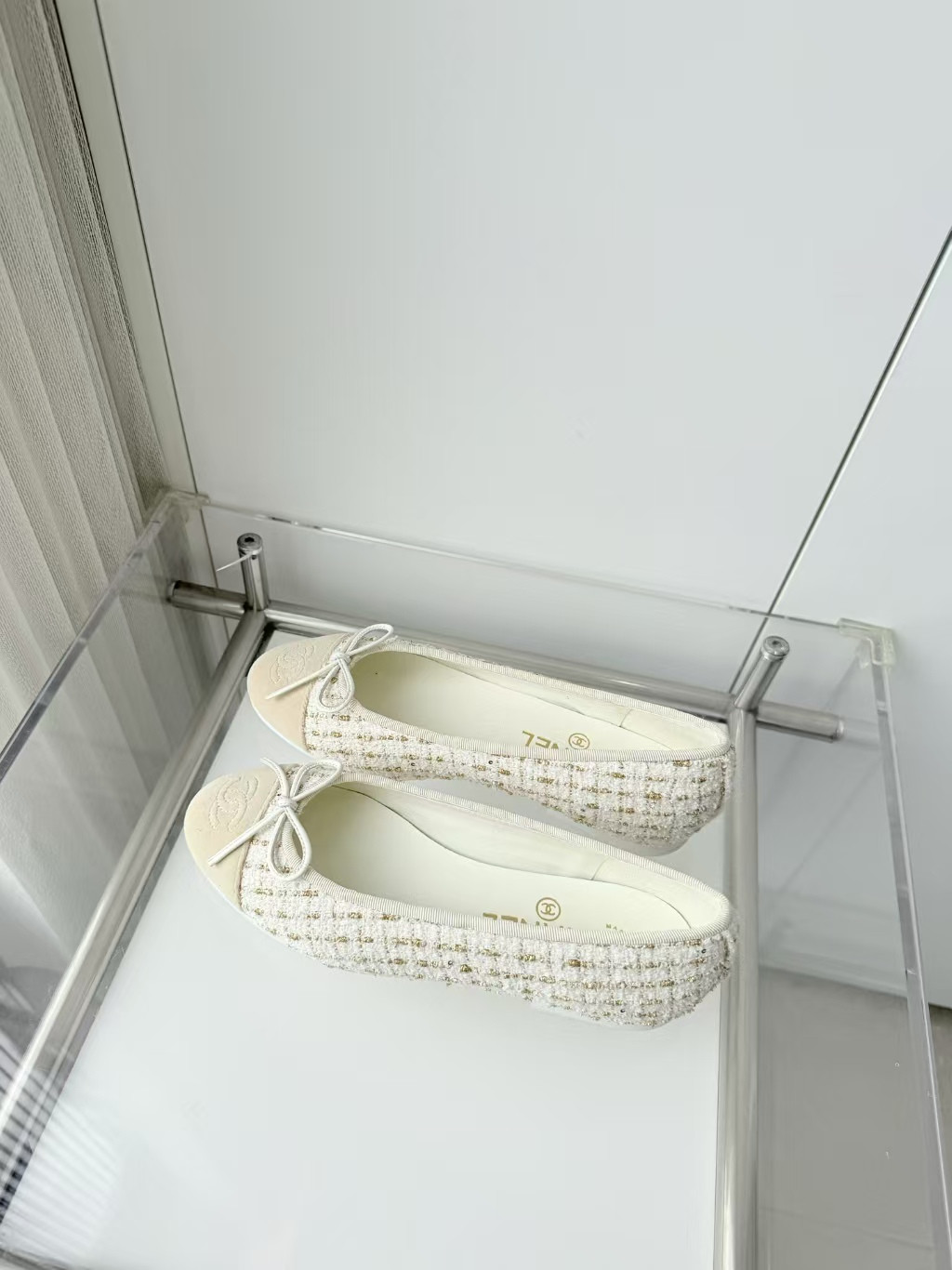 ua Ch**el ballet flats