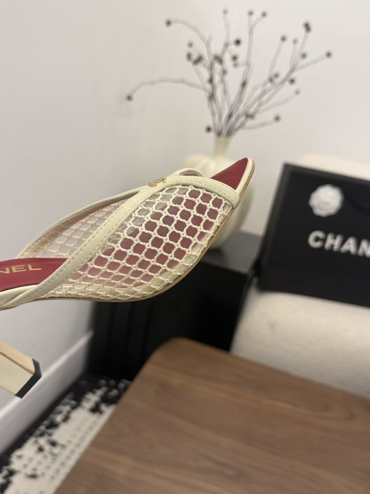 ua Ch**el sandals