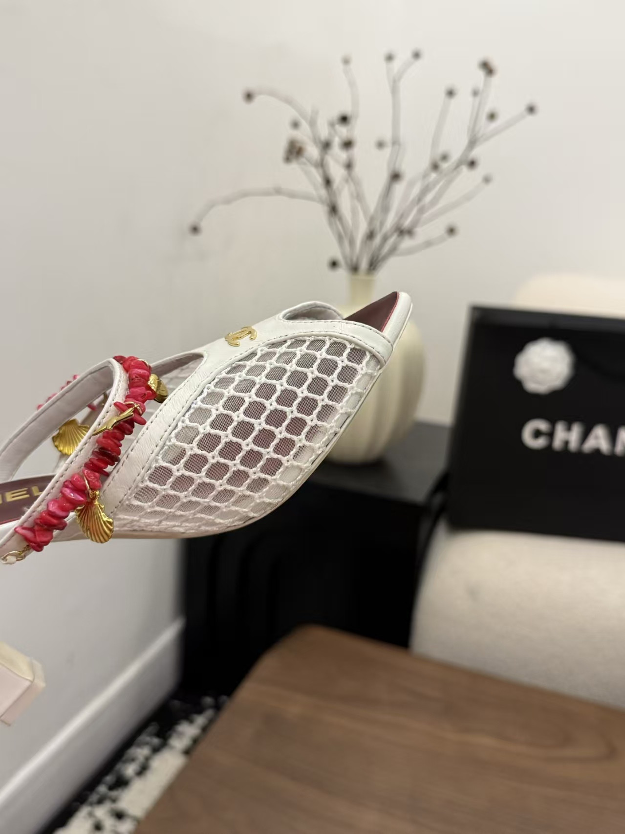 ua Ch**el sandals