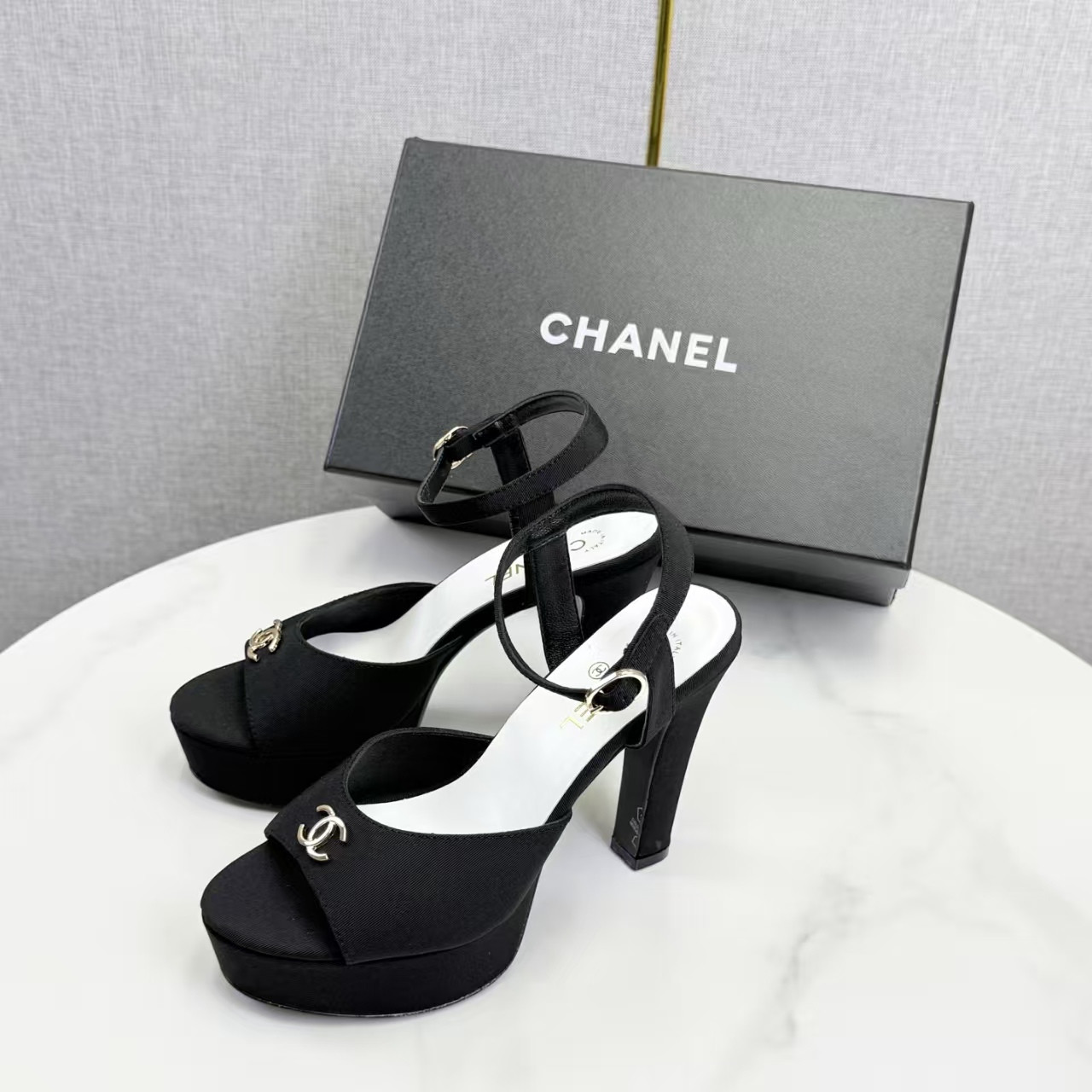 ua Ch**el sandals 11cm heel