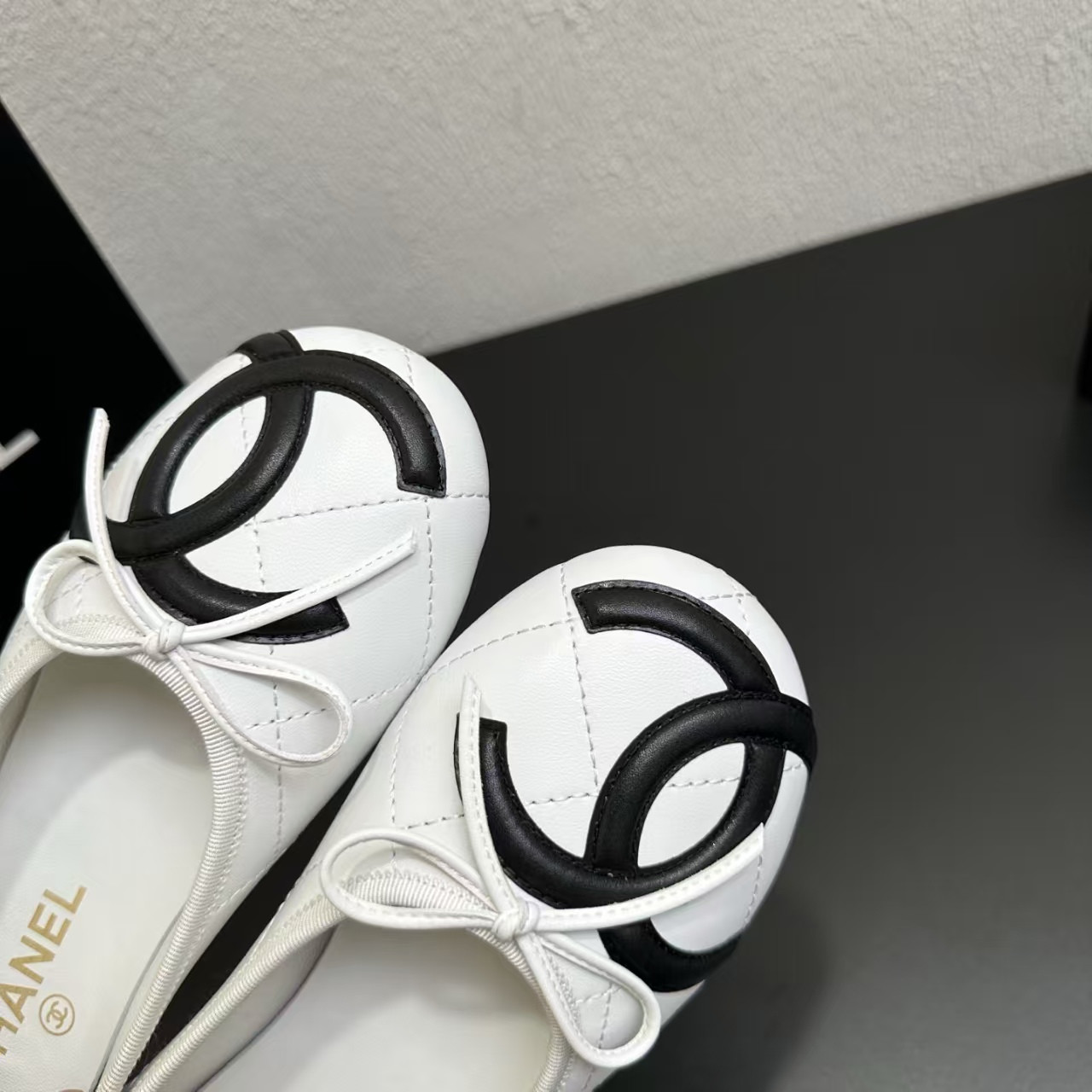 ua Ch**el ballet flat