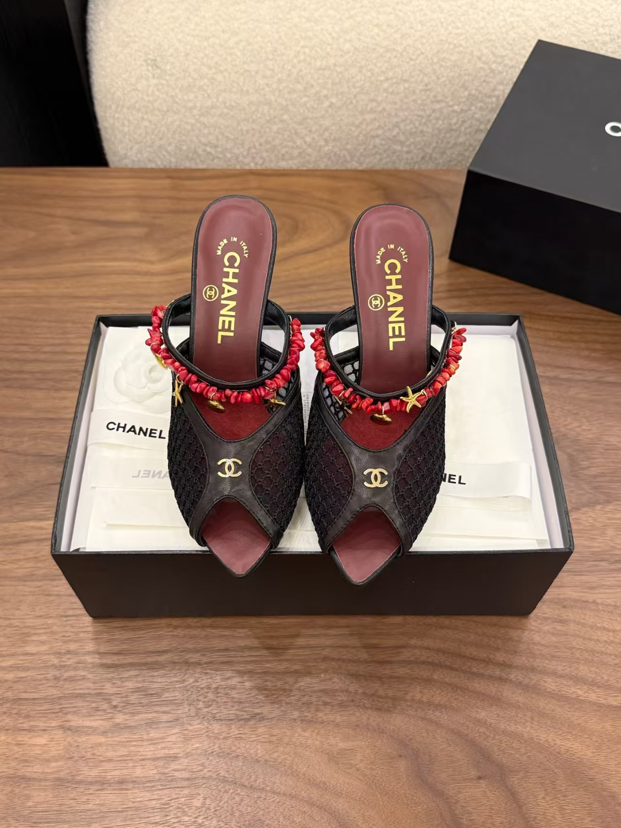 ua Ch**el sandals