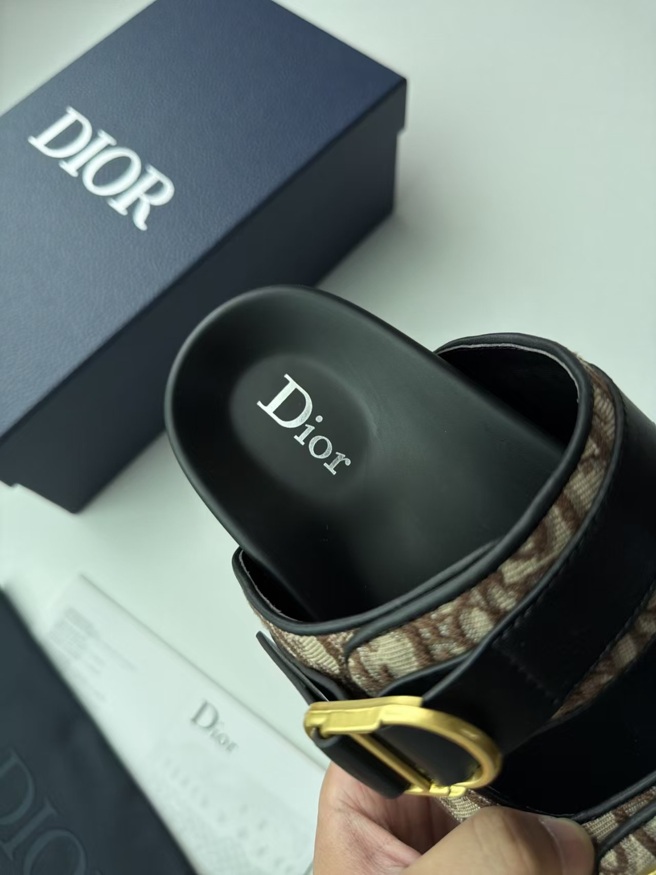 ua D10r aqua sandaal