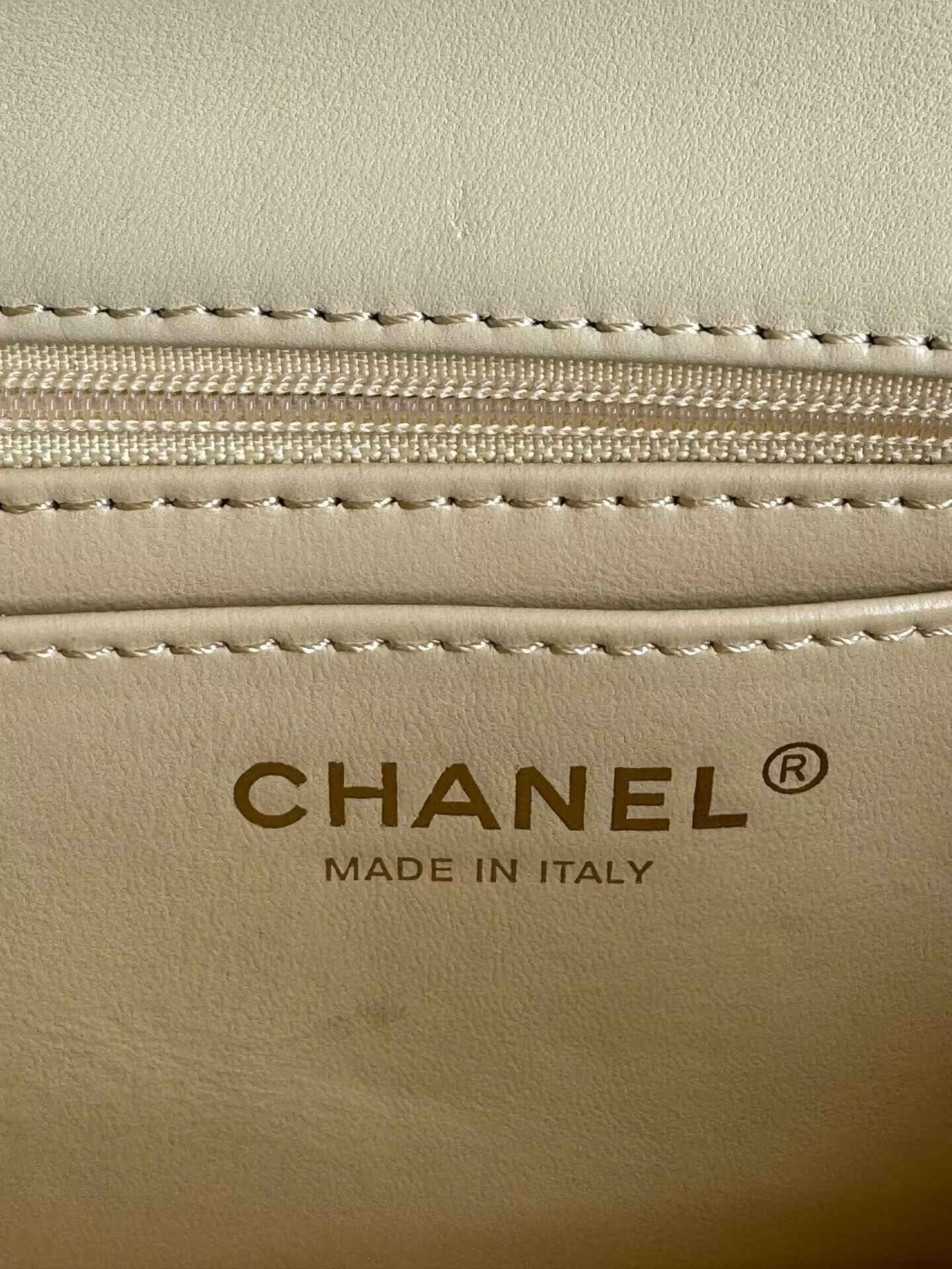 Ch**el Mini CF handle 20x12x6cm