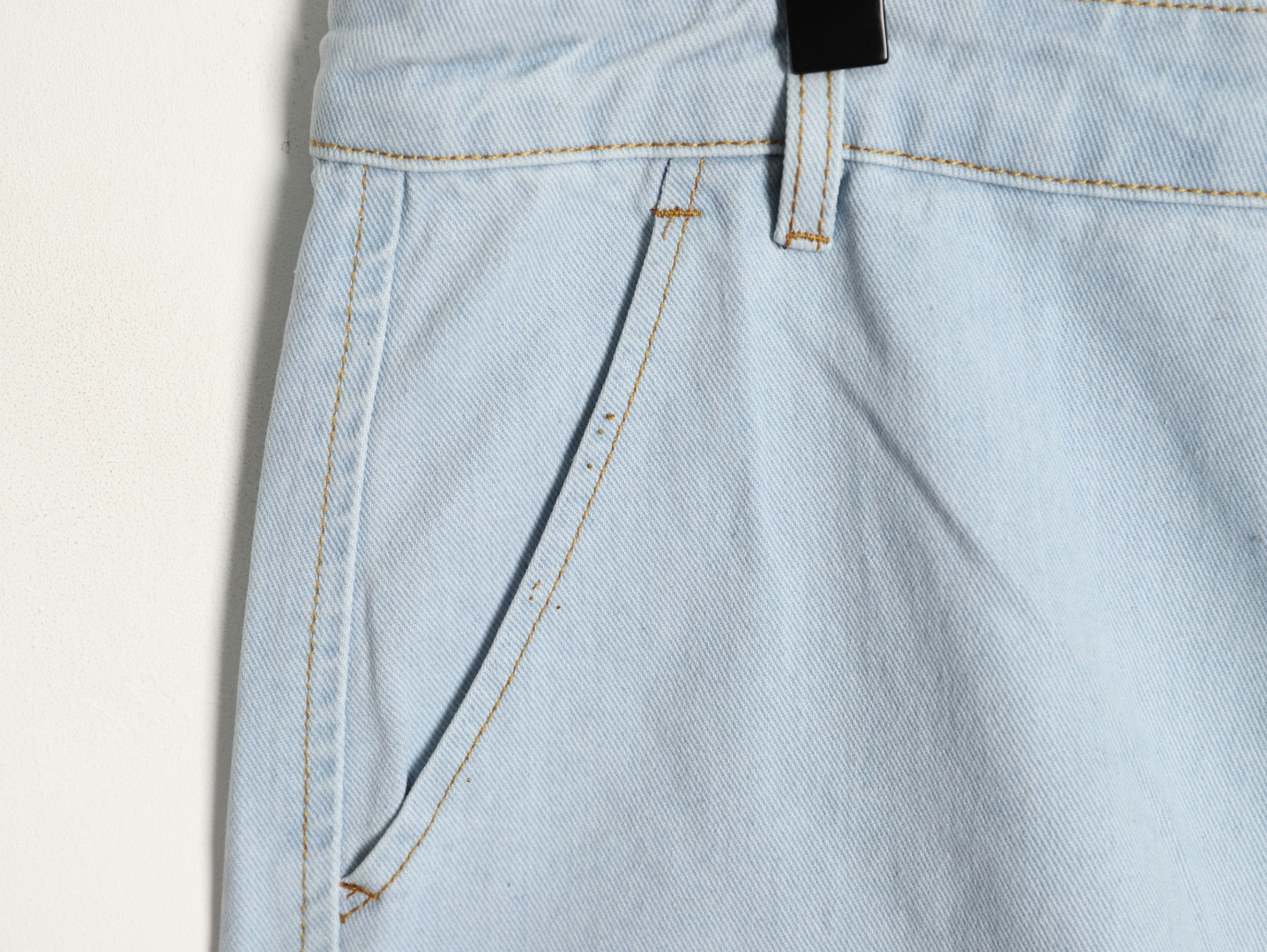 l0vis Vvtt0n shorts