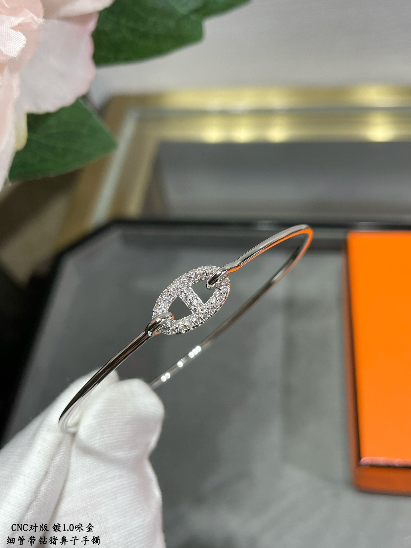 H**me5 thin tube D1am0nd pig nose Bracelet