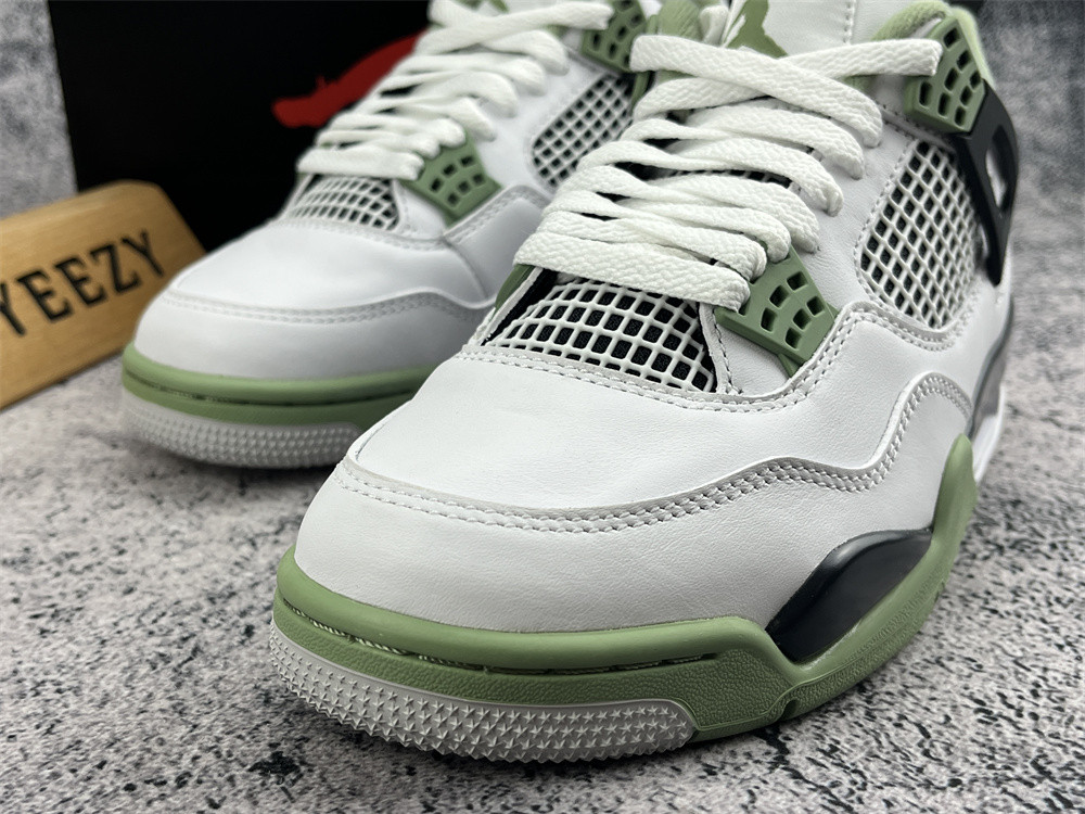 UA WMNS AIR JORDAN 4 RETRO