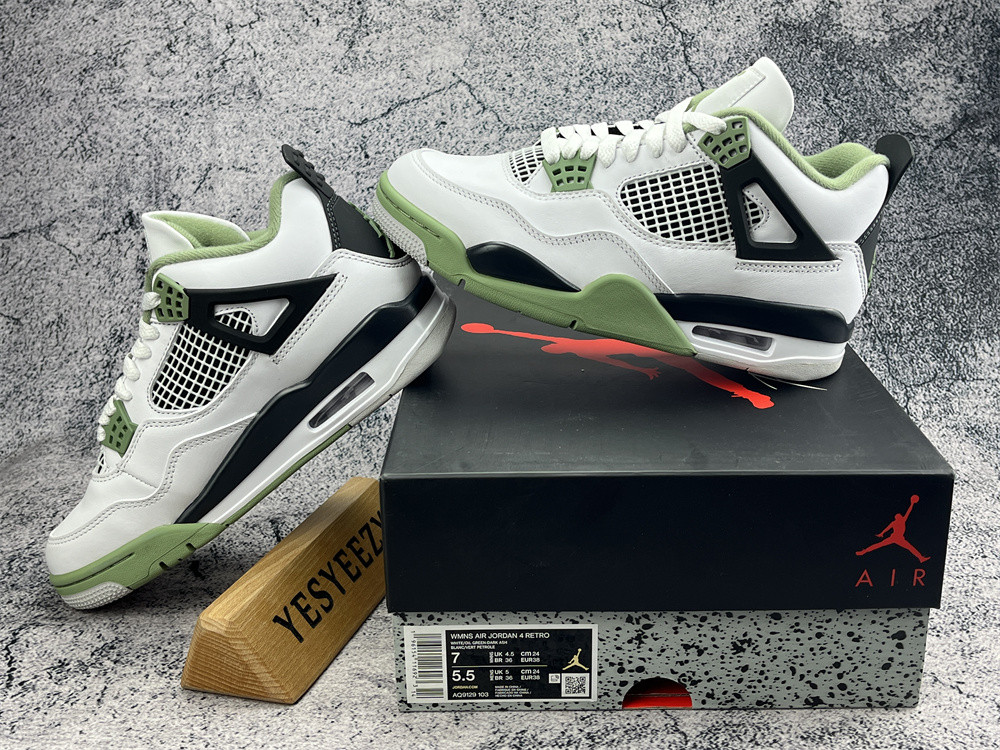 UA WMNS AIR JORDAN 4 RETRO