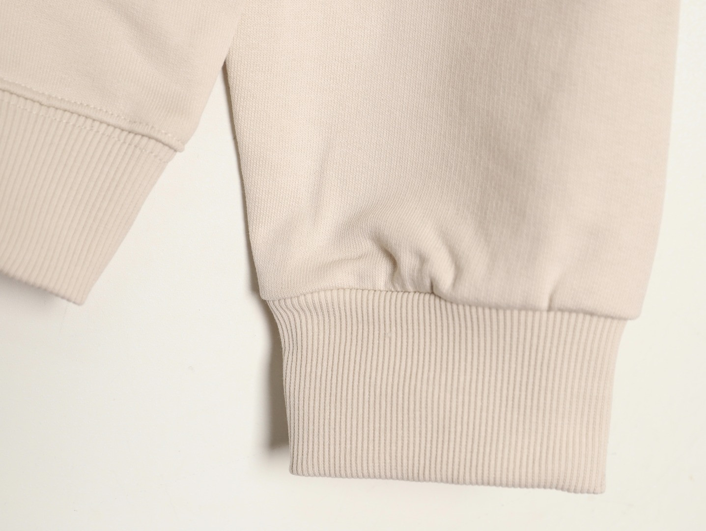 L0vis Vvtt0n Hoodies