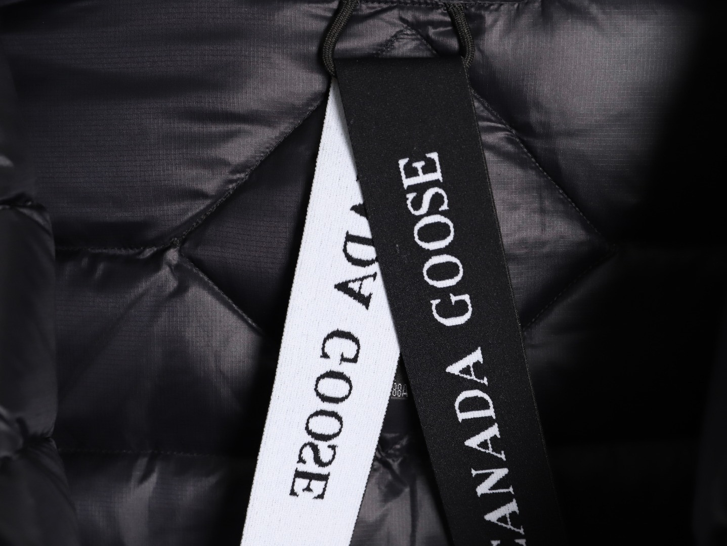 Can*a G00se Short Puffer jacket