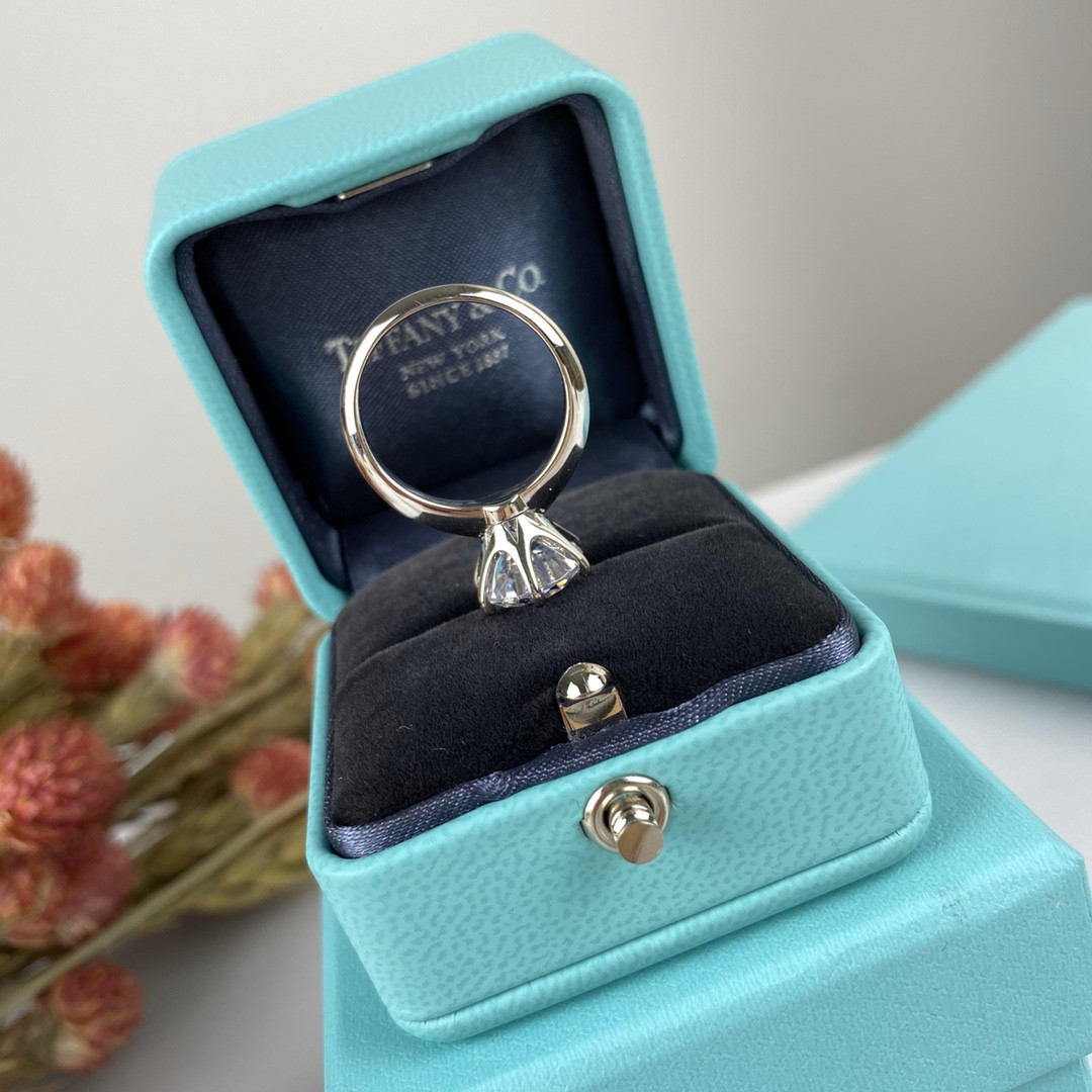 T*f*ny & Co. Six-Prong Ring High-Carbon D1am0nd Ag925