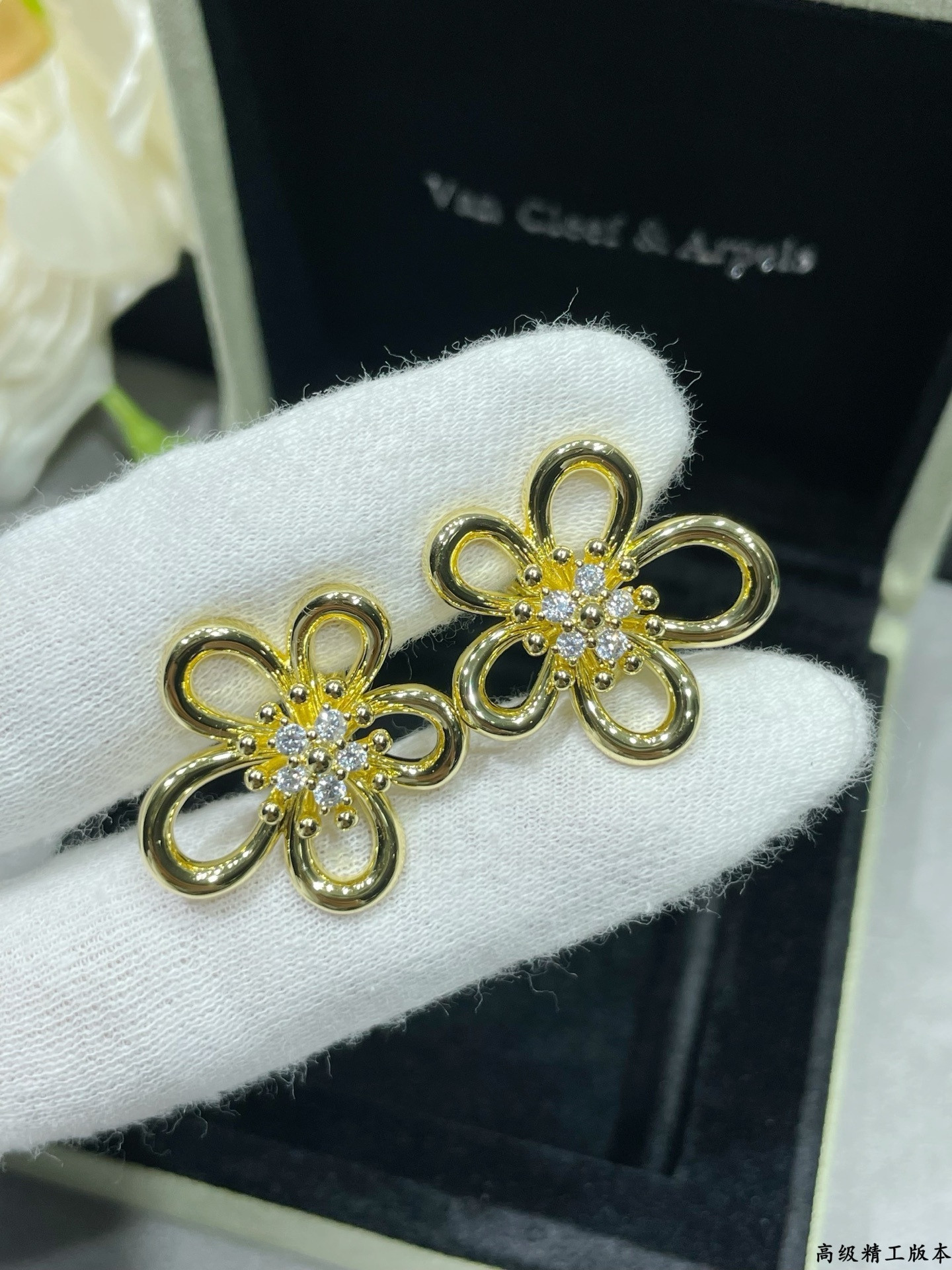 Van Cleef & Arpels Flowerlace Earrings