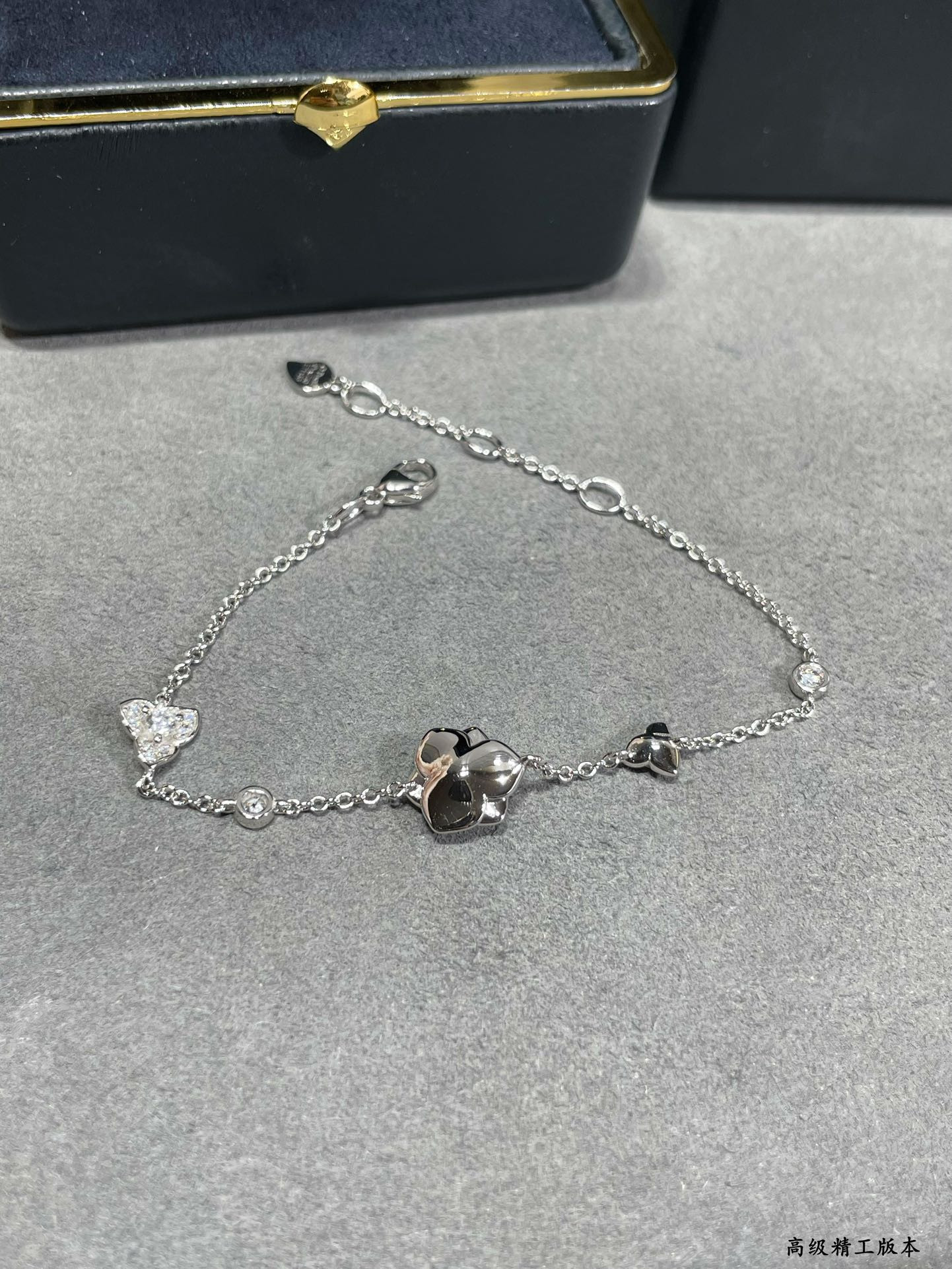 Piaget fully D1am0nd-encrusted flower Bracelet