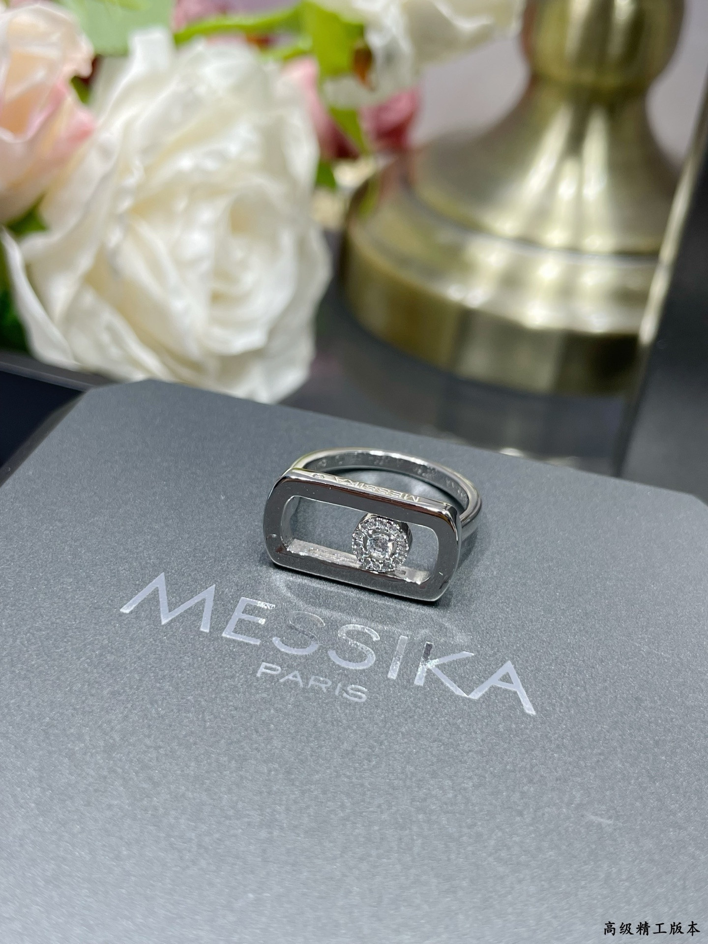 Messika Large Solitaire D1am0nd Ring
