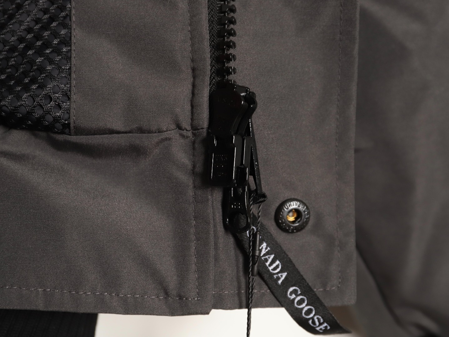 Can*a G00se Short Puffer jacket