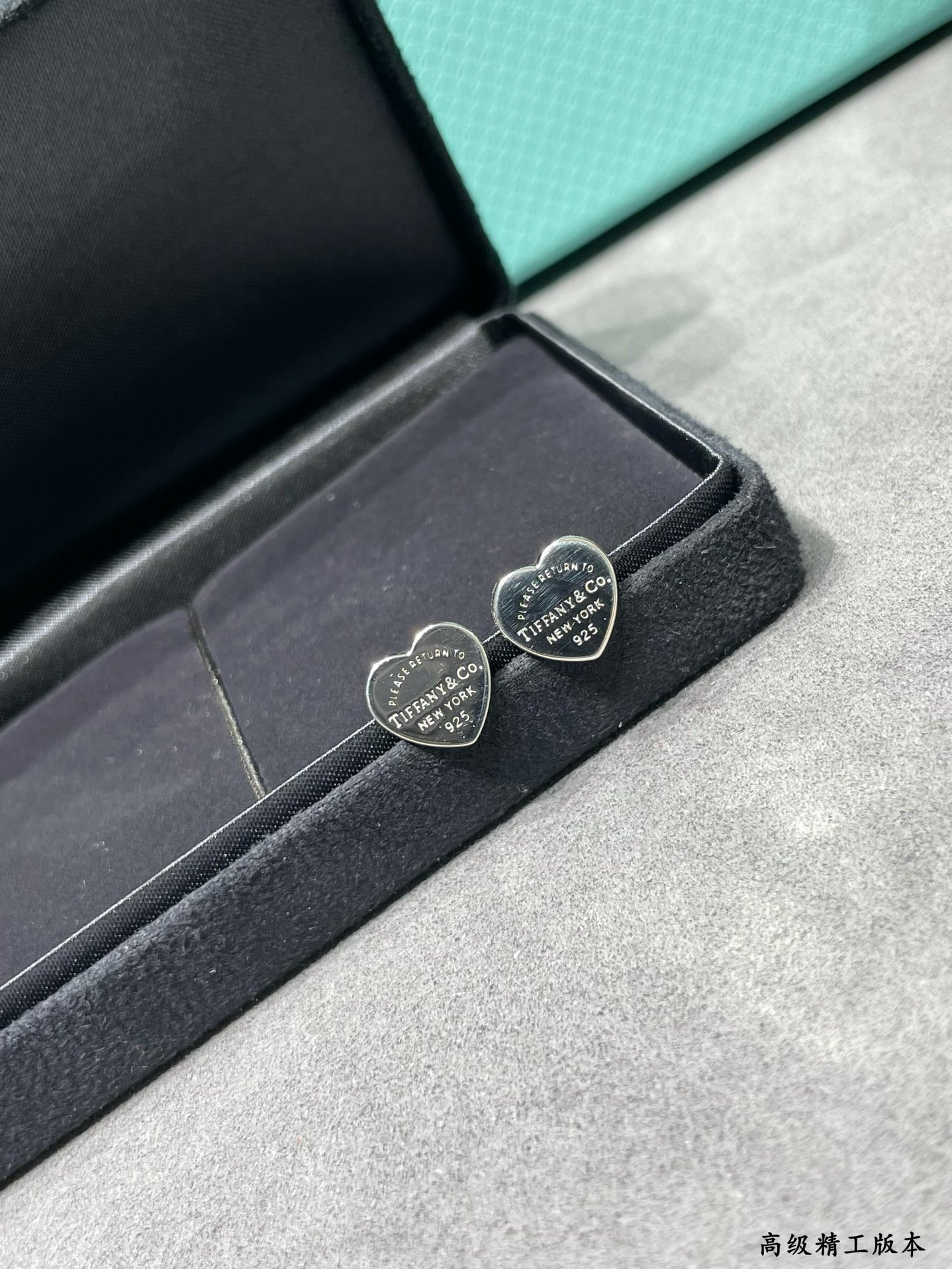 T*f*ny & Co. Heart Stud Earrings in Sterling Silver Ag925