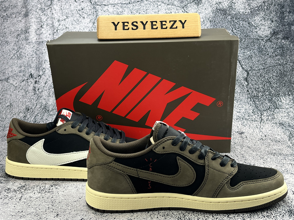 UA TRAVIS SCOTT X AIR JORDAN 1 LOW 