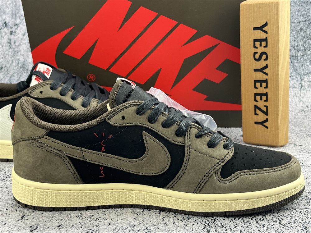 UA TRAVIS SCOTT X AIR JORDAN 1 LOW 