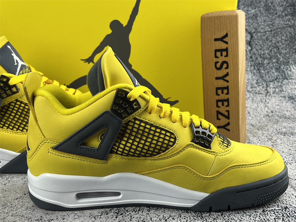 UA AIR JORDAN 4 RETRO 