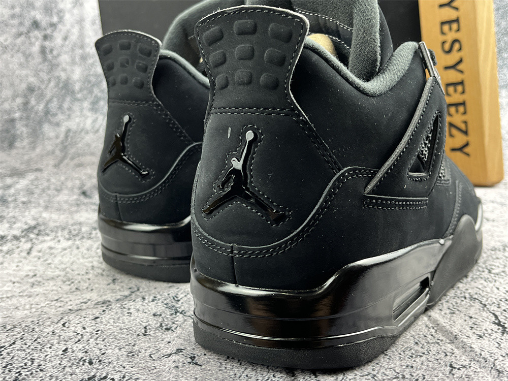 UA AIR JORDAN 4 RETRO 