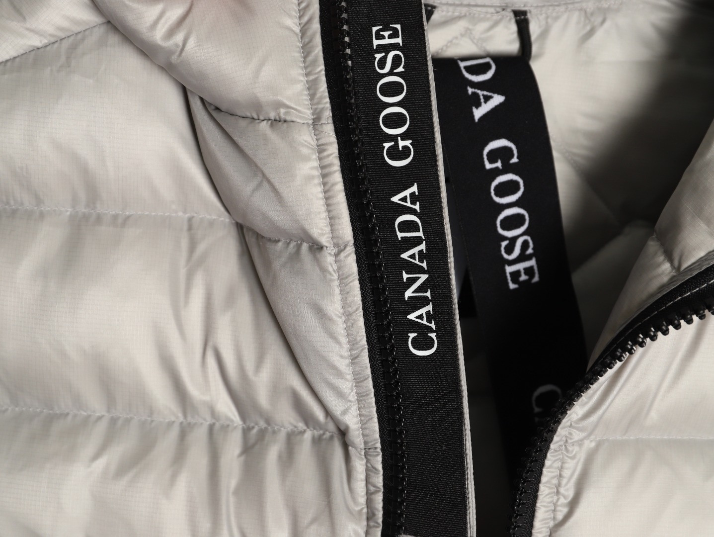 Can*a G00se Short Puffer jacket