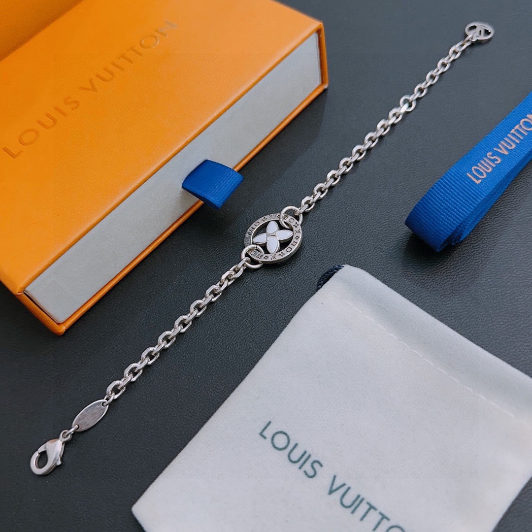 L0vis Vvtt0n Bracelet