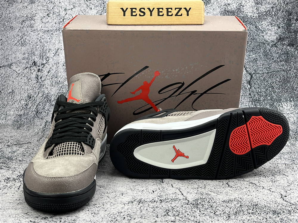 UA AIR JORDAN 4 RETRO 