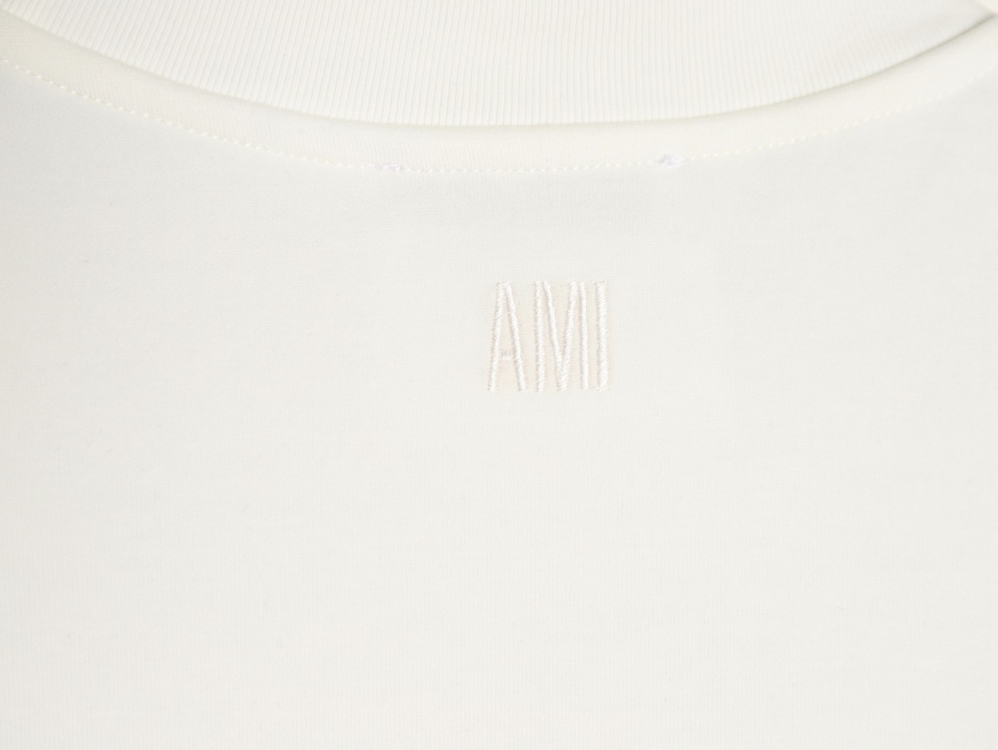 Ami 25Fw Long-sleeved T-shirt