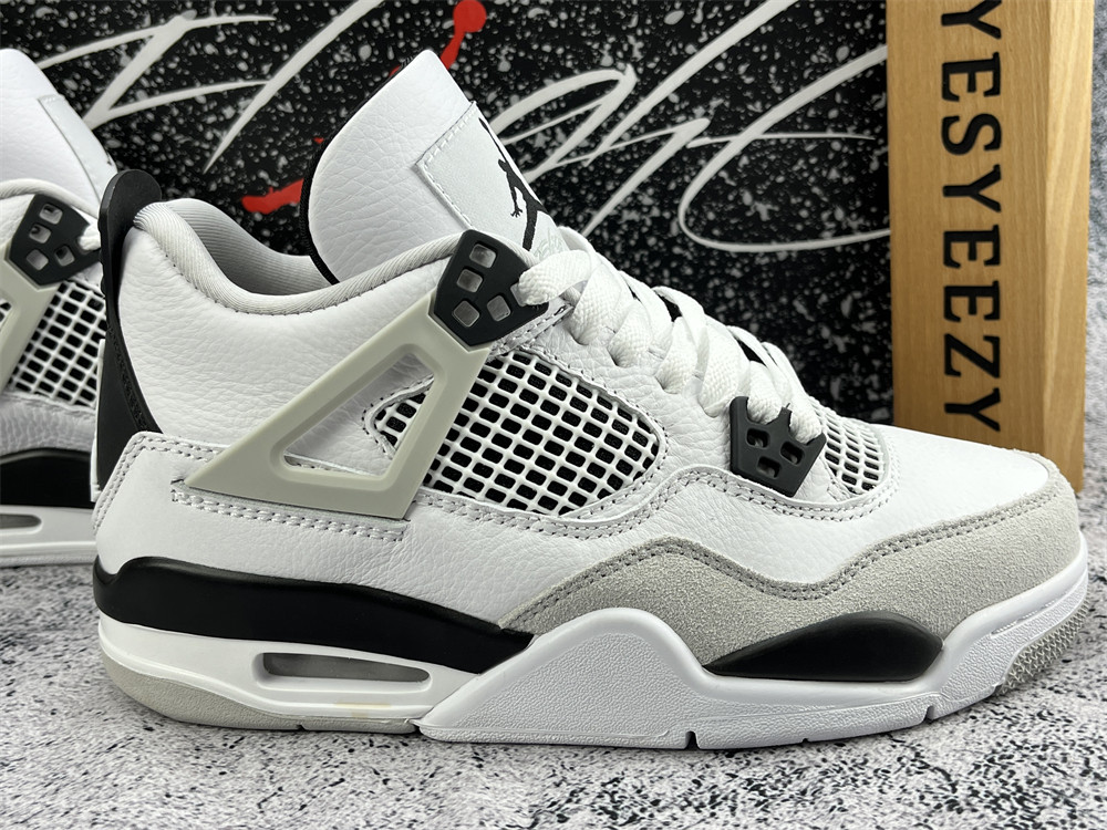 UA AIR JORDAN 4 RETRO 