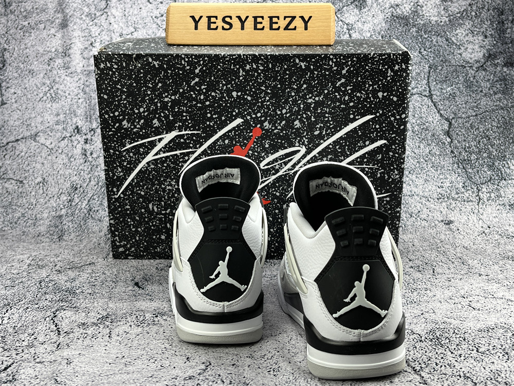 UA AIR JORDAN 4 RETRO 