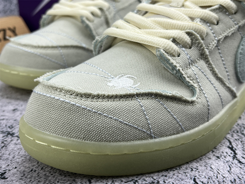 UA NIKE SB DUNK LOW MUMMY