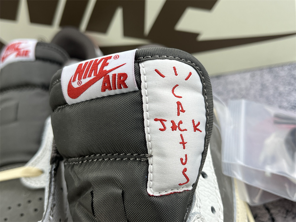 UA TRAVIS SCOTT X AIR JORDAN 1 LOW OG 