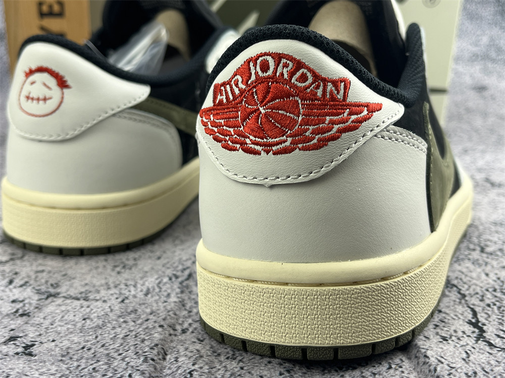UA TRAVIS SCOTT X WMNS AIR JORDAN 1 LOW OG 