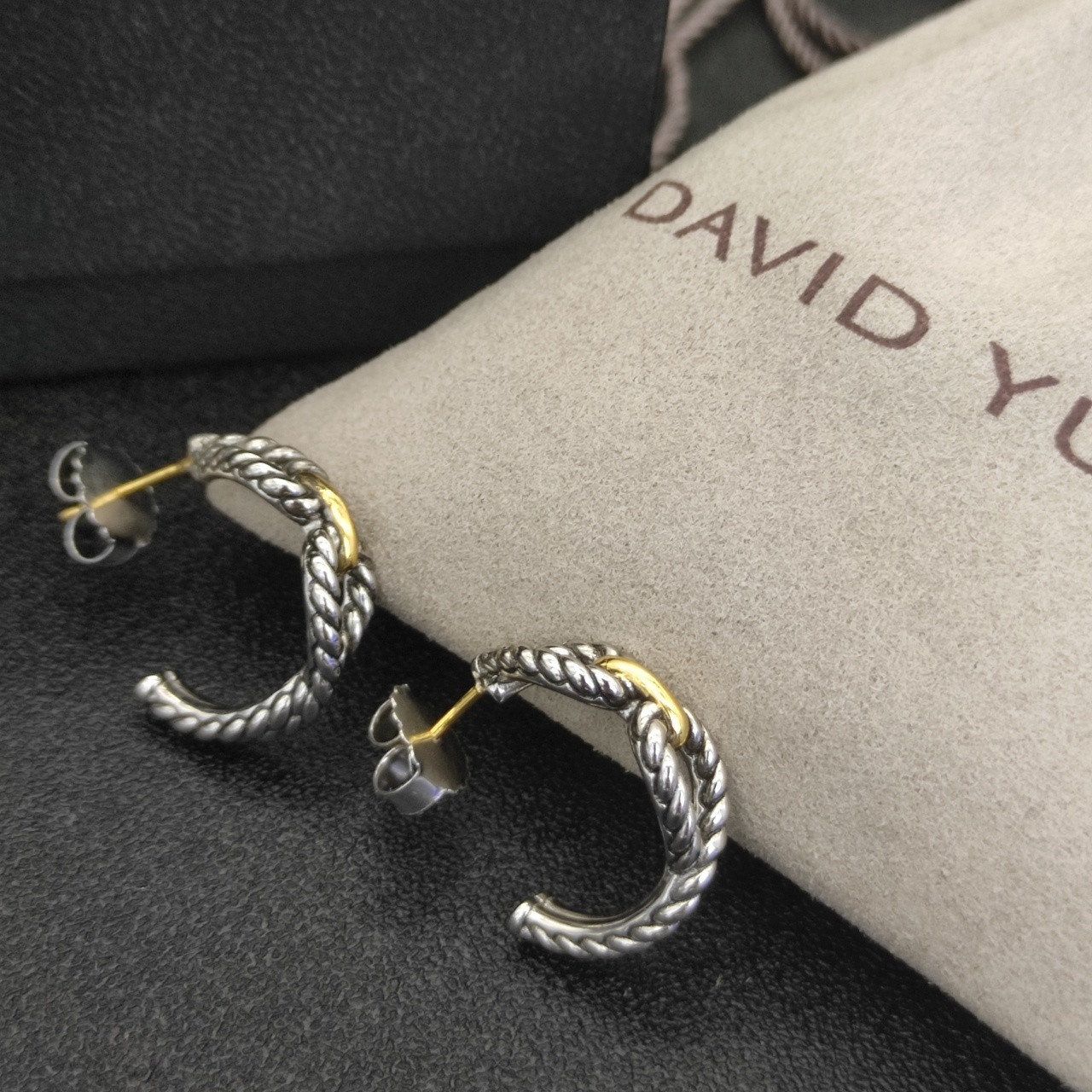 David Yurman Twisted Earrings(Inner diameter about 1.5cm)