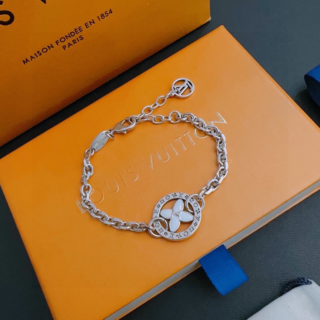 L0vis Vvtt0n Bracelet