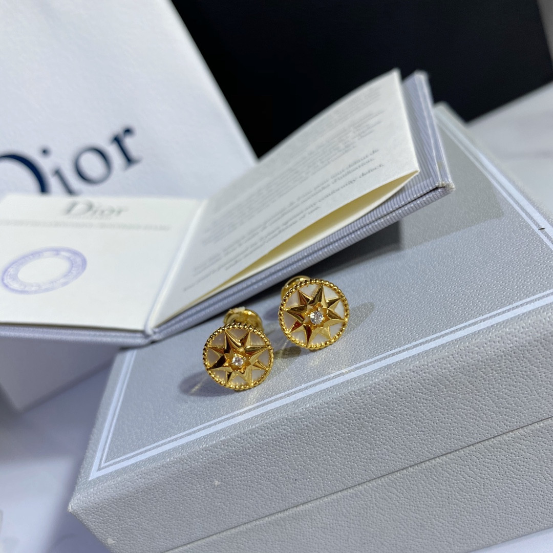 D10r compass Stud Earrings