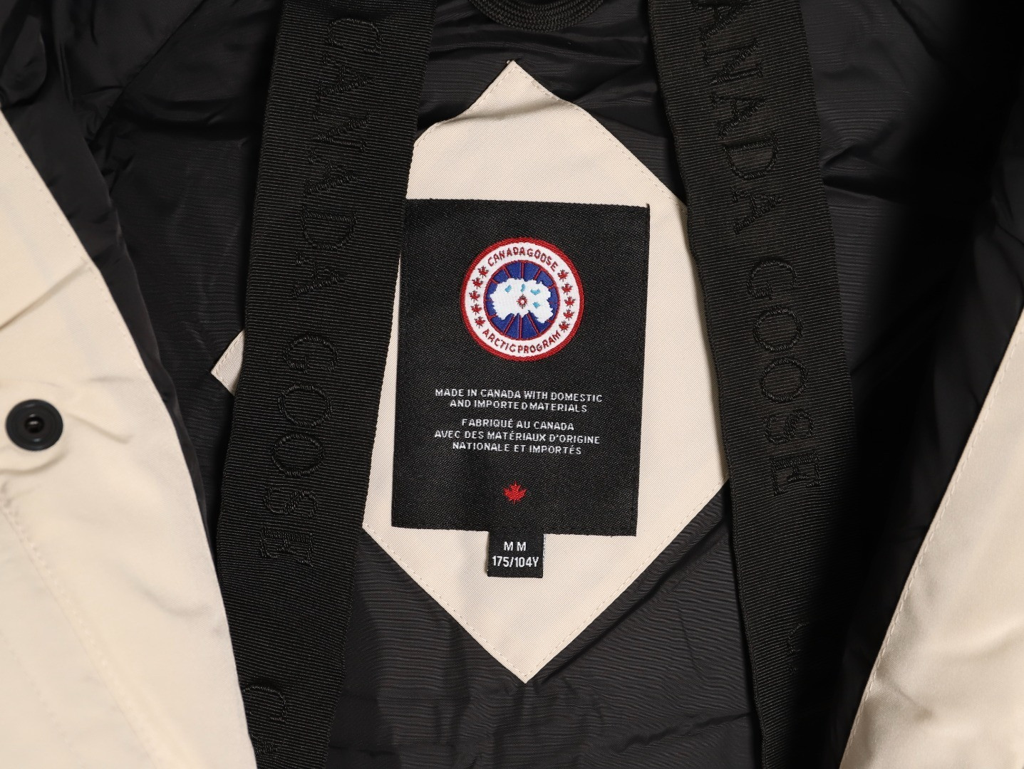 Can*a G00se Short Puffer jacket