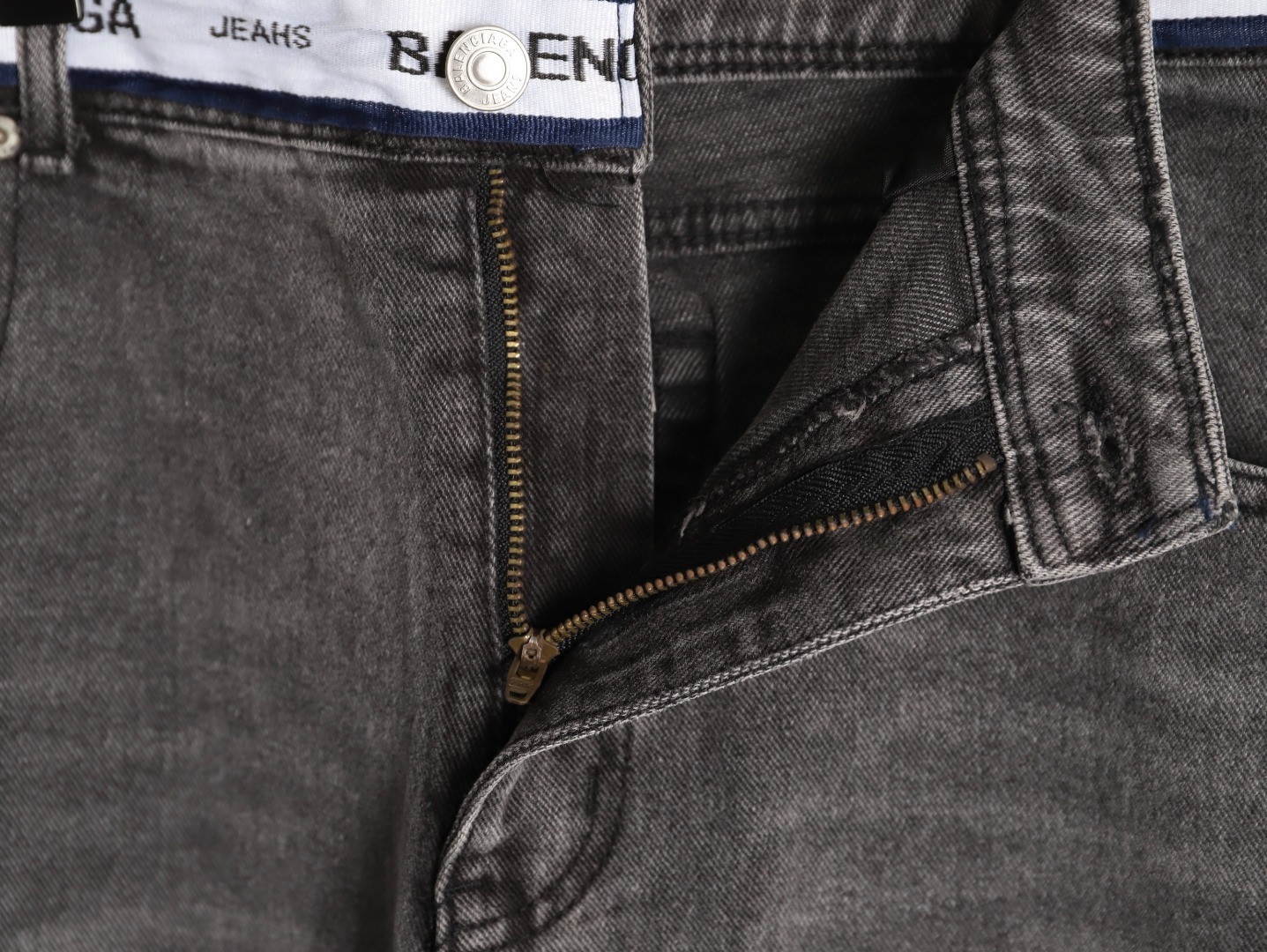 Ba1en*iaga Jeans