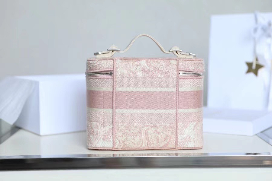 D10r Travel make up bag