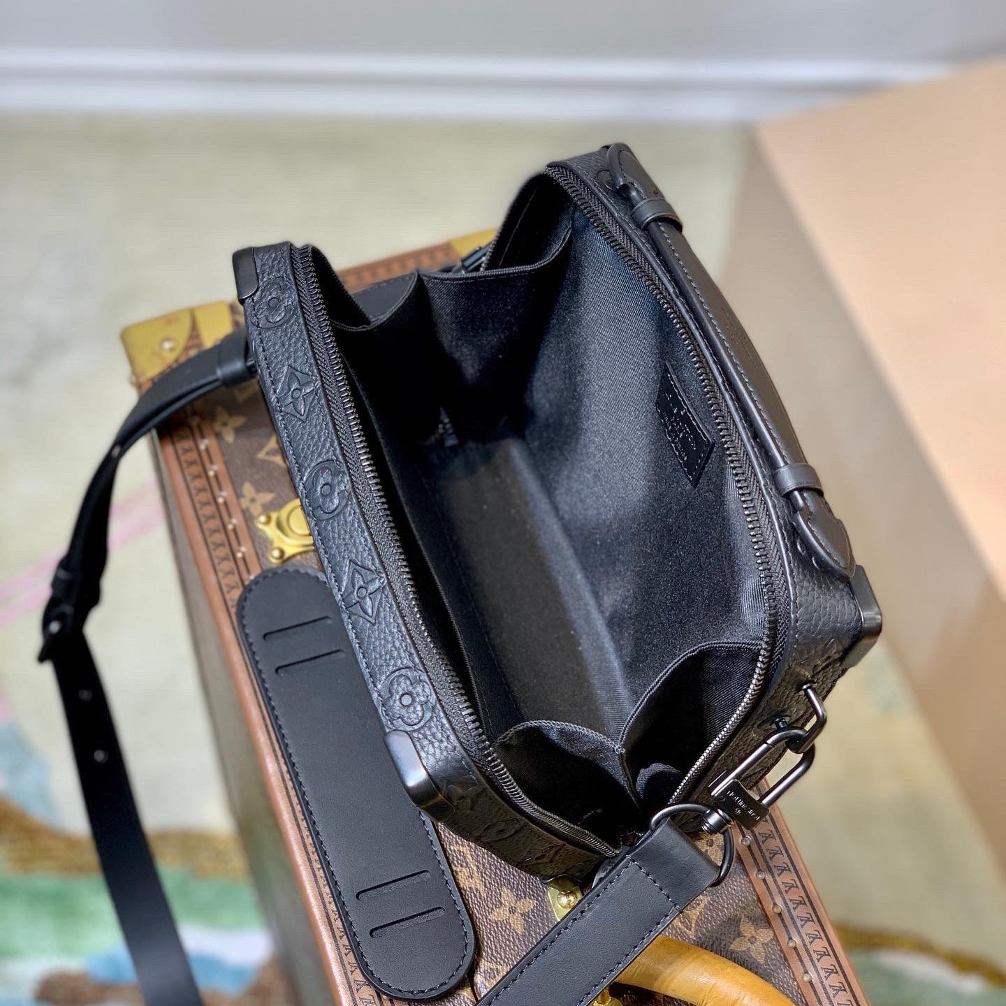 lv HANDLE SOFT TRUNK M59163