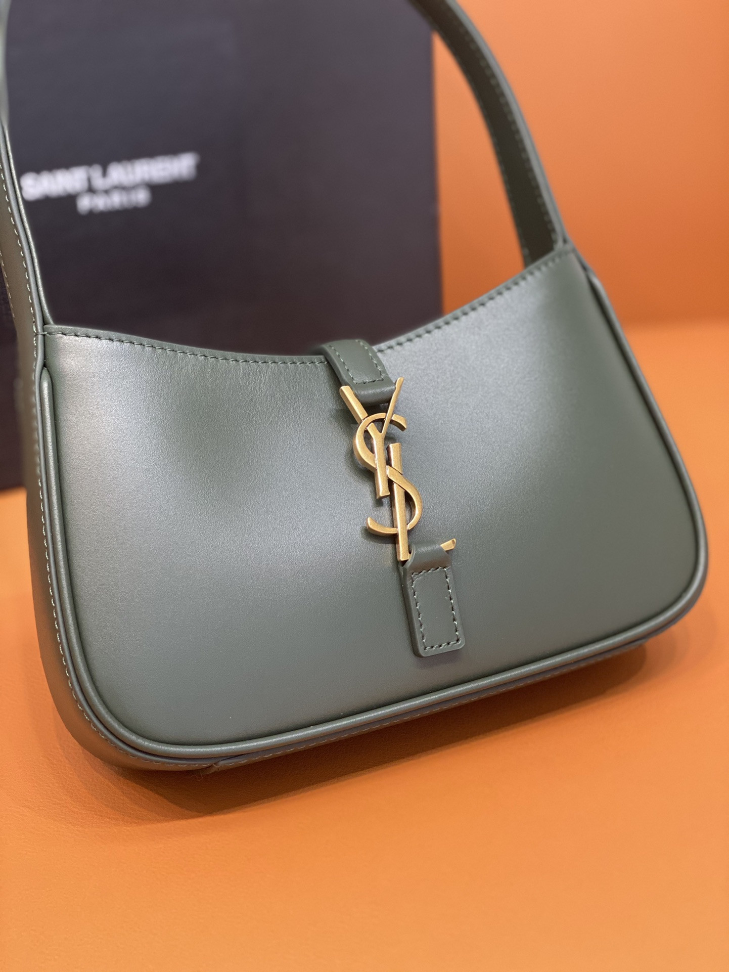 Y51 MINI LE 5 À 7 IN SMOOTH LEATHER 7.5 X 4.5 X 1.8 INCHES