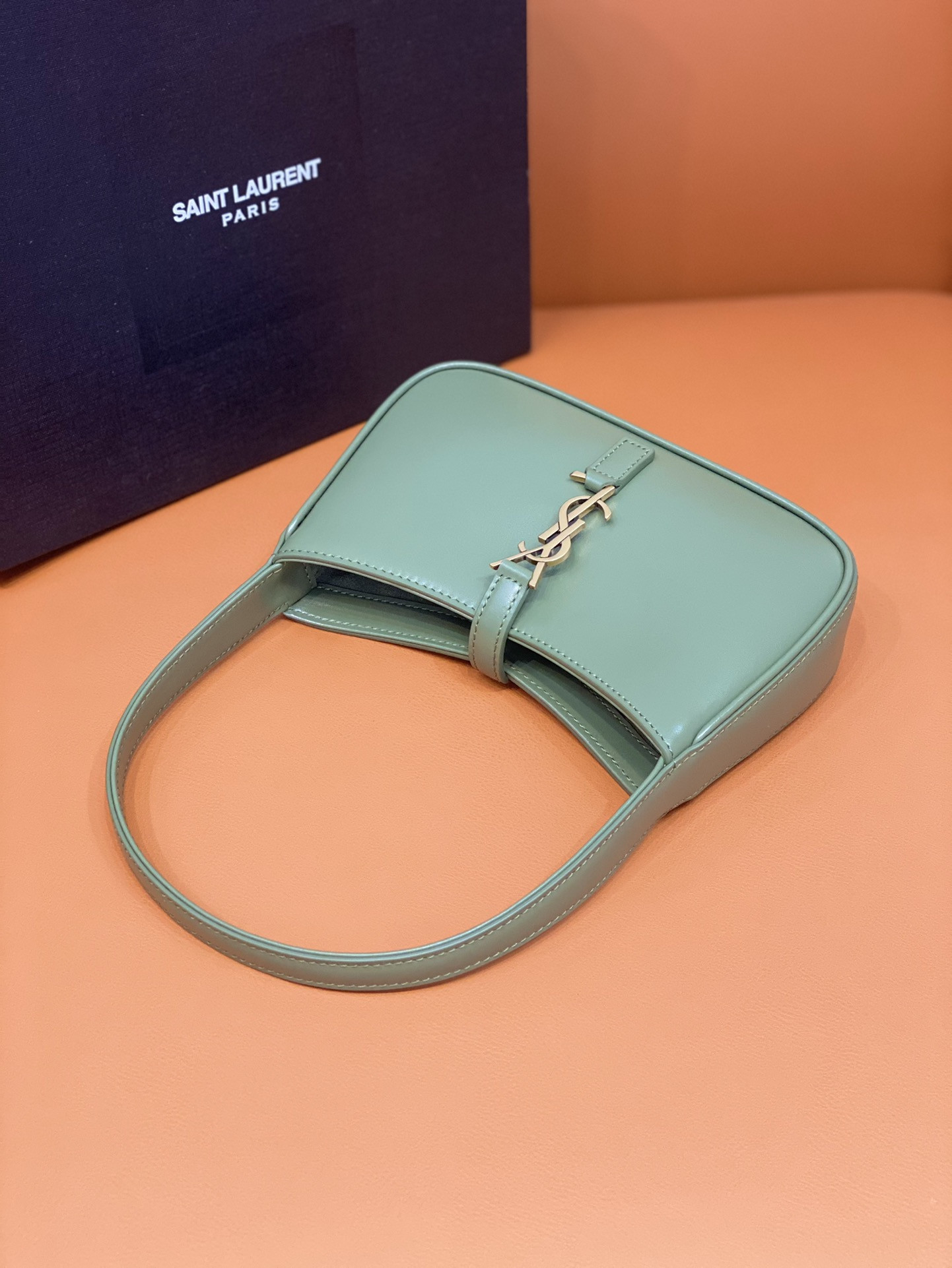 Y51 MINI LE 5 À 7 IN SMOOTH LEATHER 1 19 X 11.5 X 4.5 CM