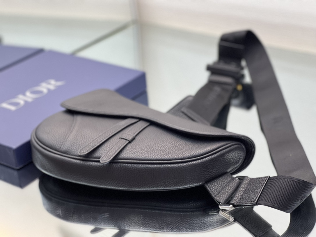 D10r Saddle Bag Black Grained Calfskin 26 x 19 x 4.5 cm