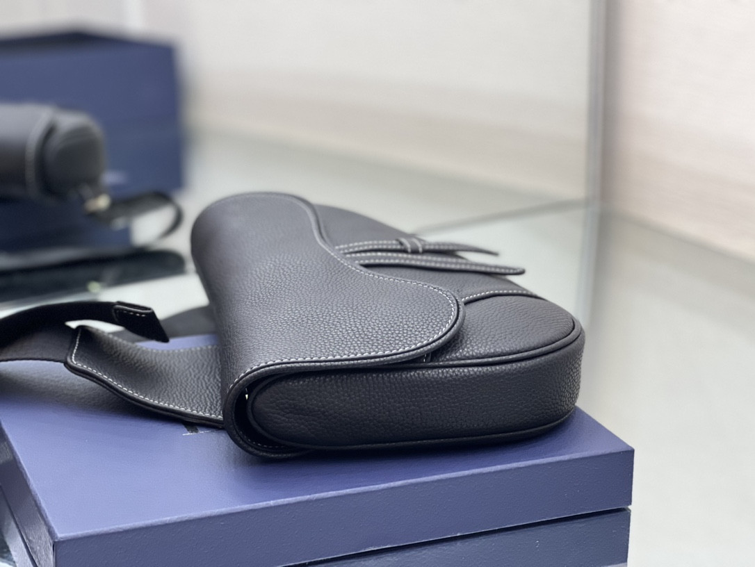 D10r Saddle Bag Black Grained Calfskin 26 x 19 x 4.5 cm