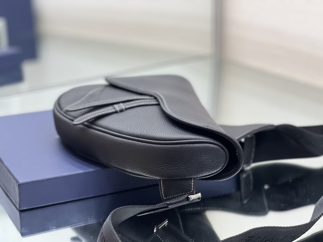D10r Saddle Bag Black Grained Calfskin 26 x 19 x 4.5 cm